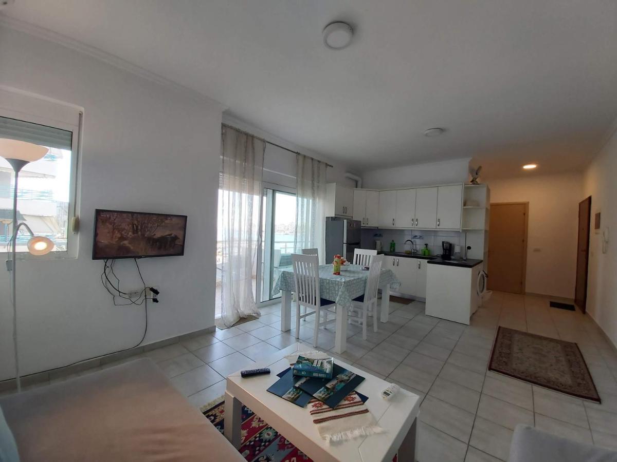 Robin Sea View Apartment Sarande Bagian luar foto